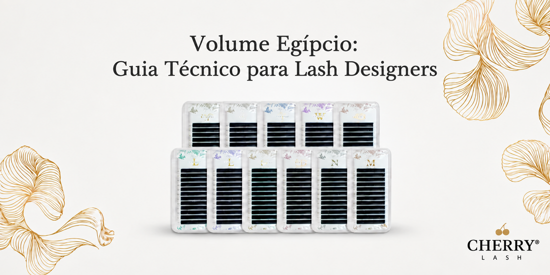 Banner da Cherry Lash com o título “Volume Egípcio: Guia Técnico para Lash Designers”, caixas de cílios para extensão ao centro, elementos florais dourados nas laterais e logo Cherry Lash no canto inferior direito.