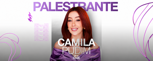 Banner do evento The One com a palestrante Camila Pudim em destaque, usando vestido roxo e fundo moderno em tons de lilás.